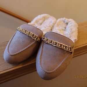 Slip On Mule w/ Chain and fur